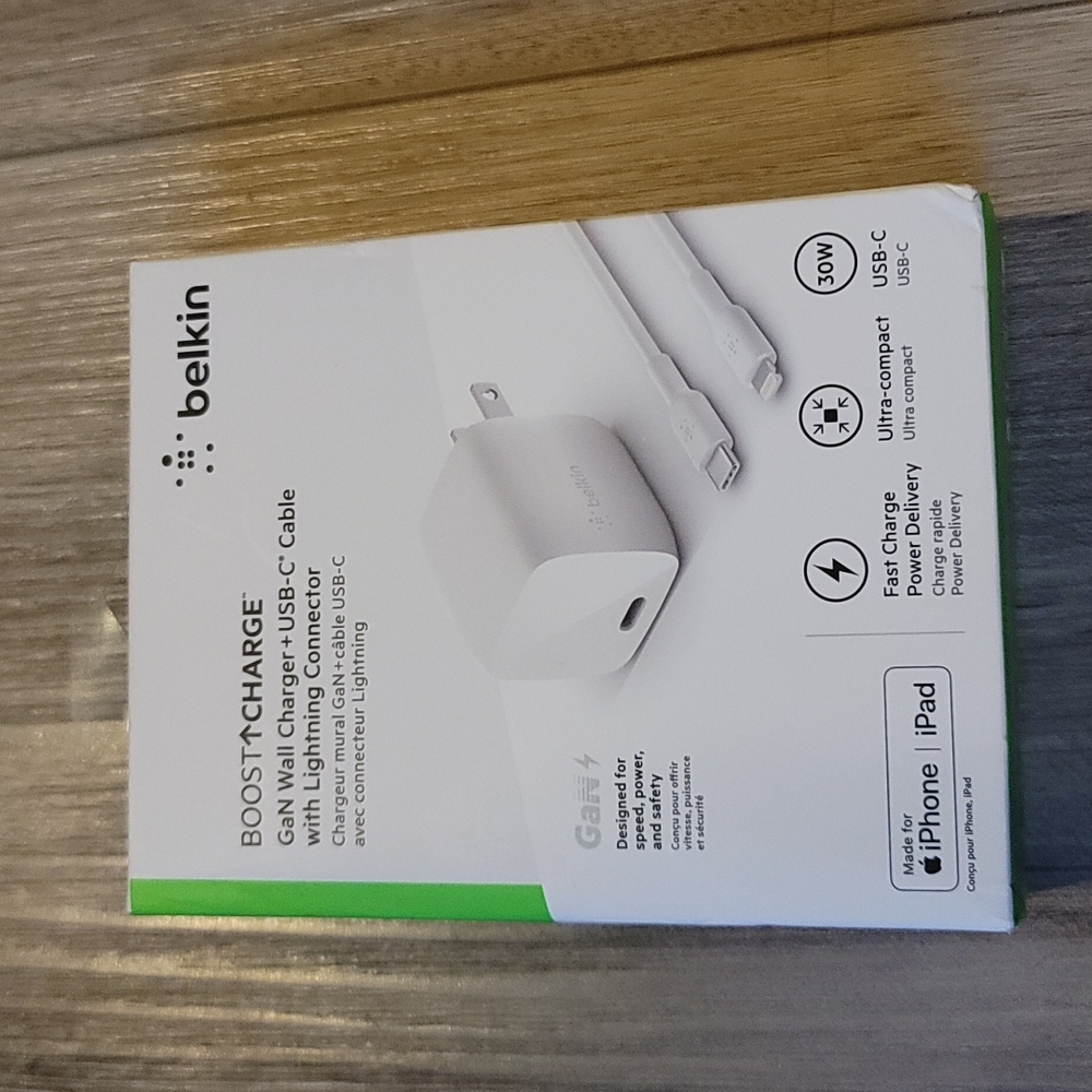 Belkin BoostUP Charge GaN Wall Charger+USB-C Cable With Lighting Connector NIB